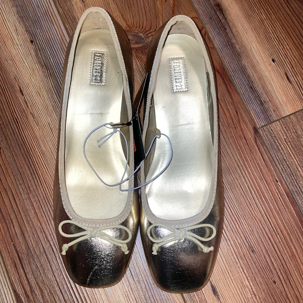 Forever 21 gold ballet flat✨